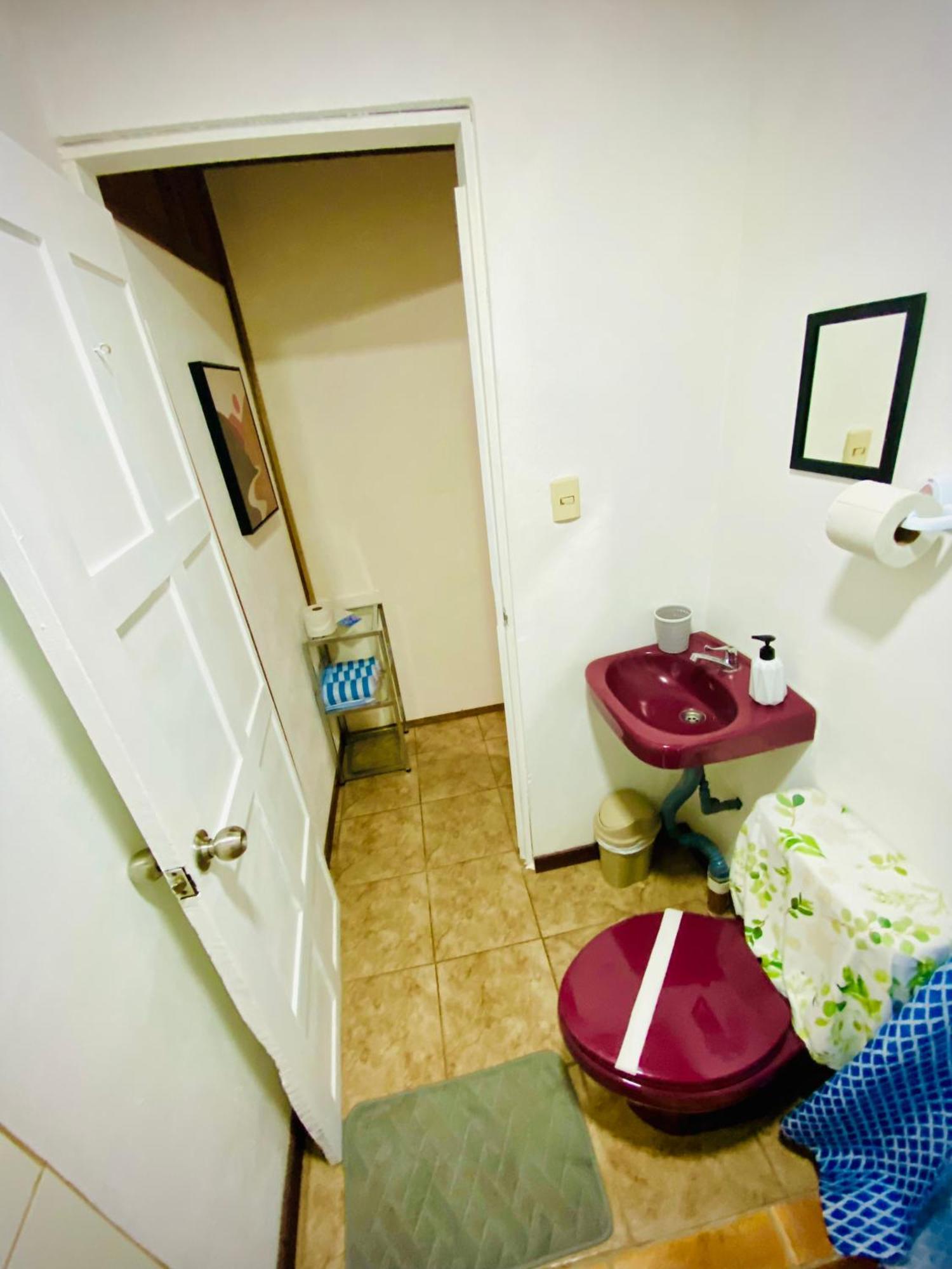 Cabinas Gufo Downtown La Fortuna, Volcan Arenal Bed and breakfast