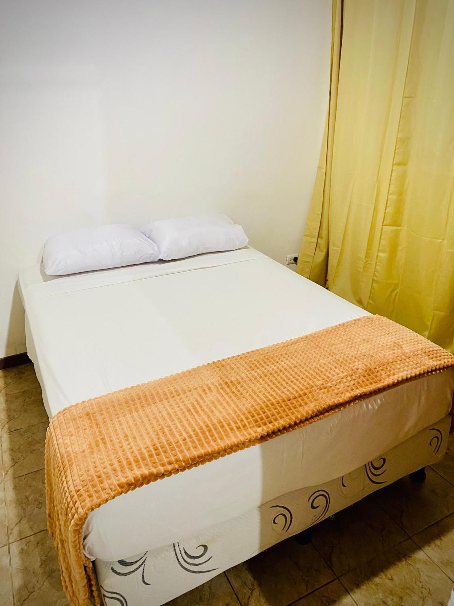 Cabinas Gufo Downtown La Fortuna, Volcan Arenal Bed and breakfast *