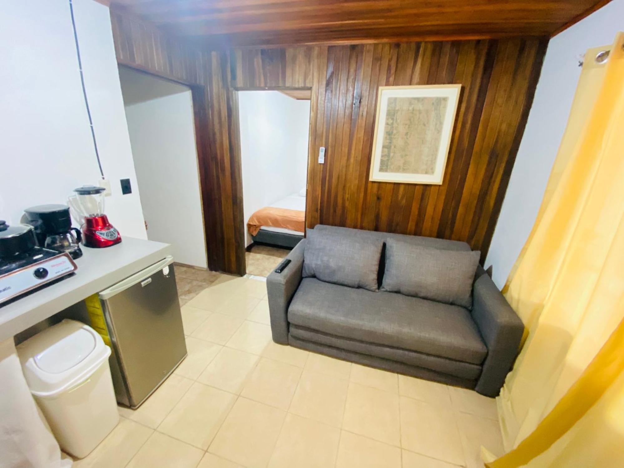 Cabinas Gufo Downtown La Fortuna, Volcan Arenal Bed and breakfast
