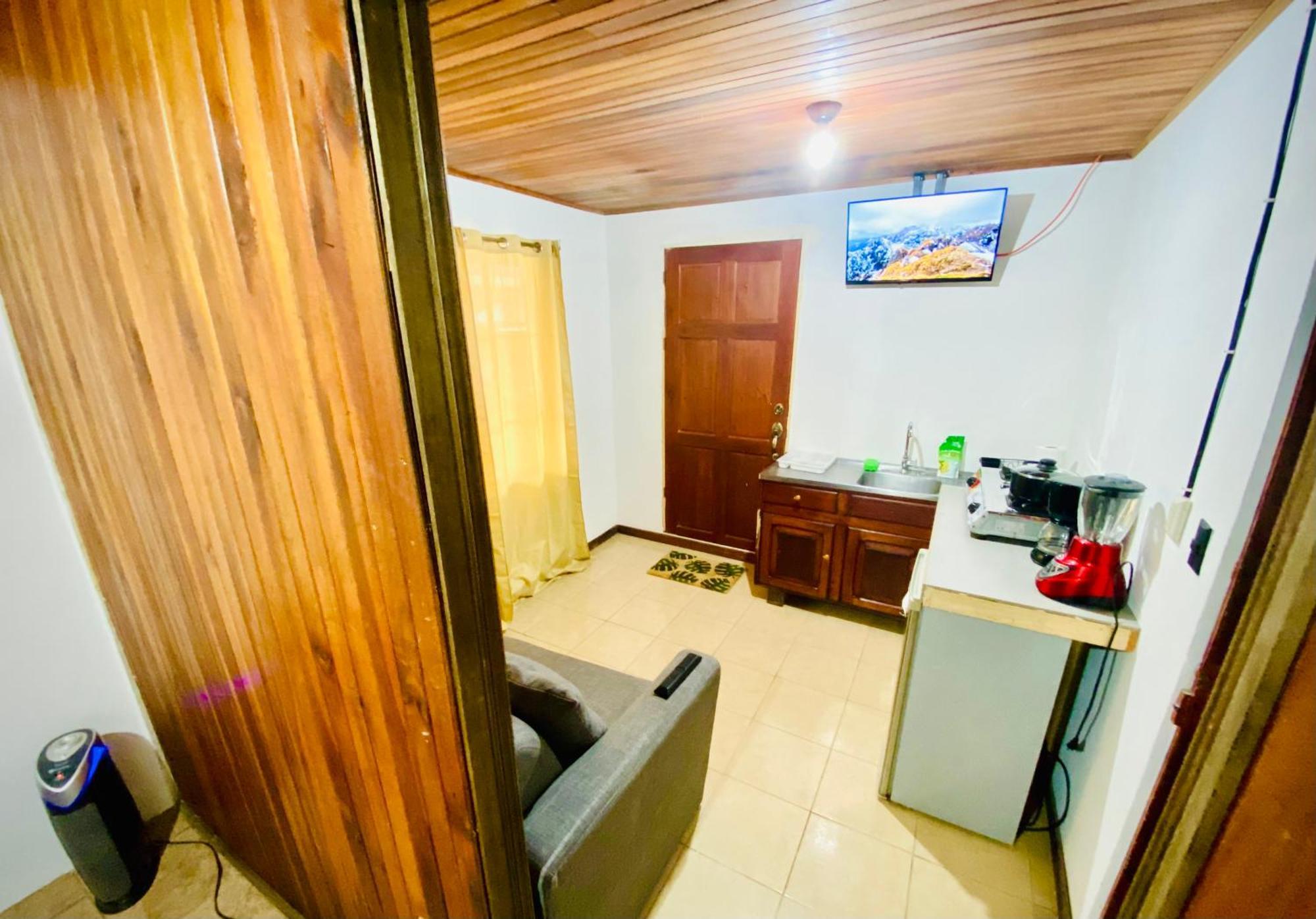 Cabinas Gufo Downtown La Fortuna, Volcan Arenal Bed and breakfast La Fortuna